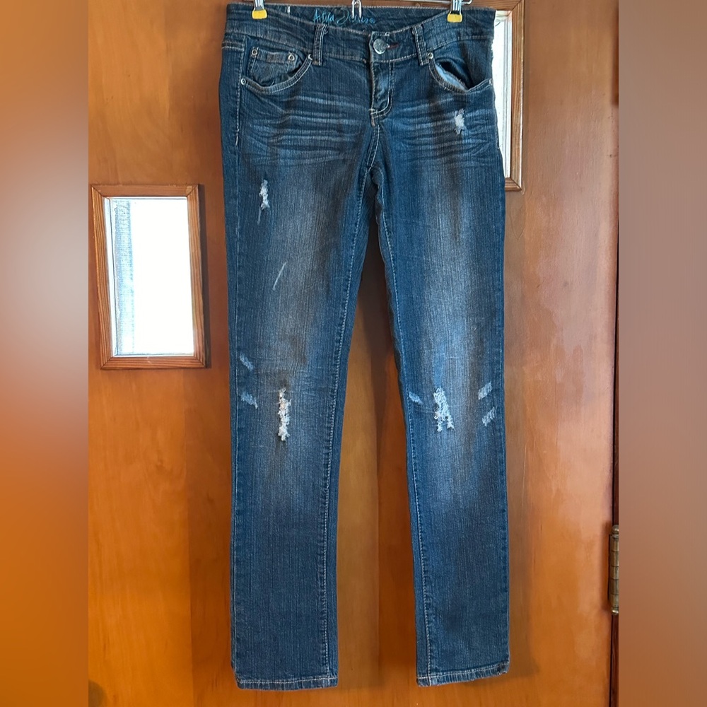 EUC Ariya denim jeans. Size 5/6. Juniors.